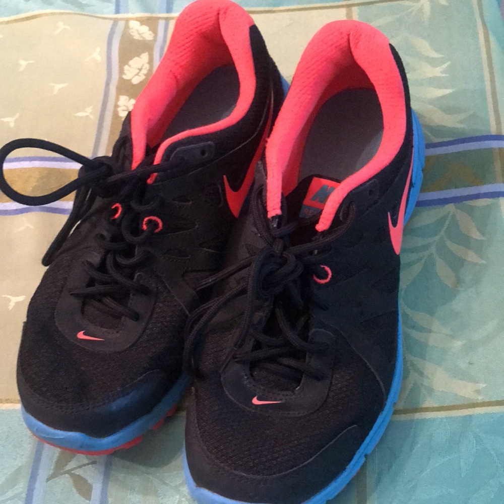 Nike Revolution 2 shoes  Women’s Size 9 - Picture 8 of 8